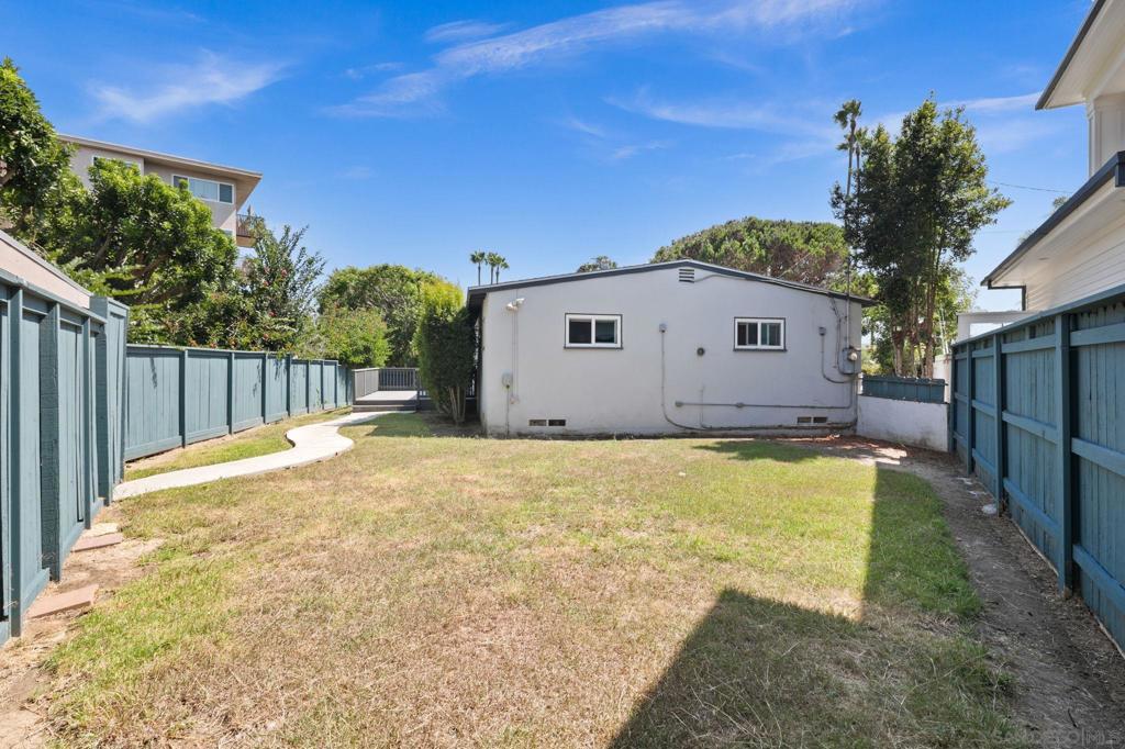665 Pacific View Dr Property Photo 25