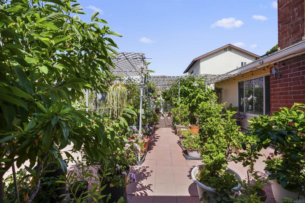 14513 Mirando Property Photo 19