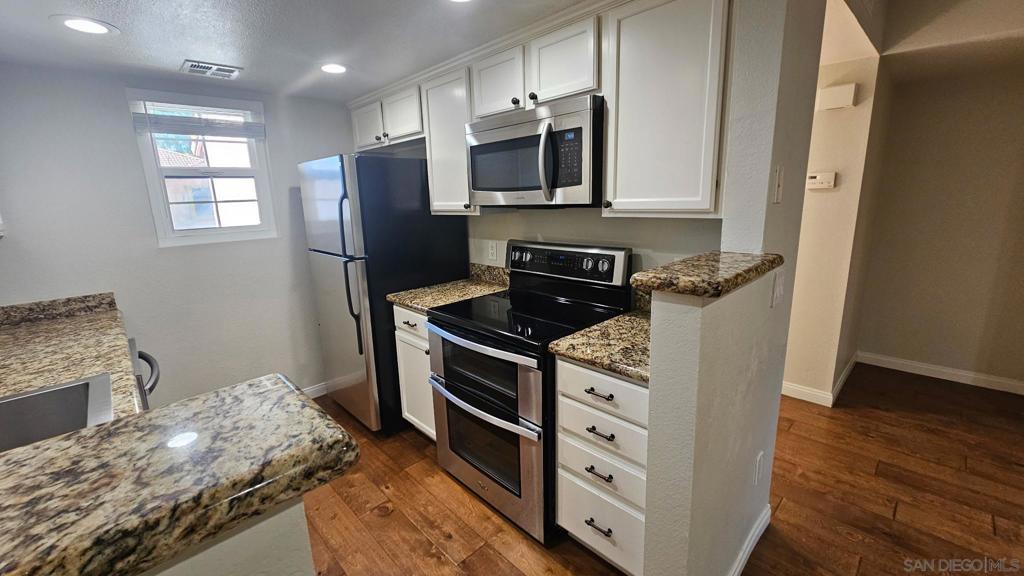12091 Alta Carmel Ct 10 Property Photo 2