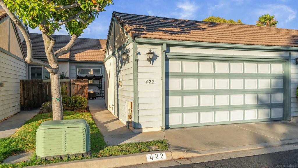 422 Devonshire Gln Property Photo 1