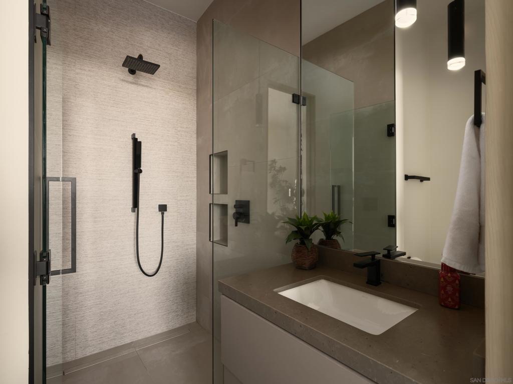 6627 Muirlands Dr Property Photo 40