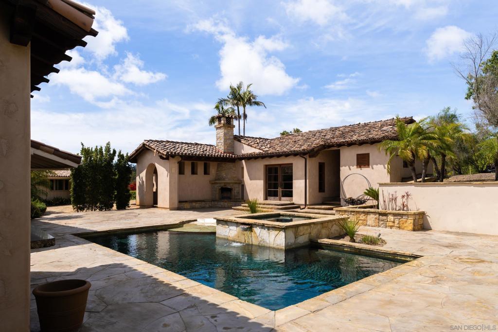 6858 Las Colinas Property Photo 11
