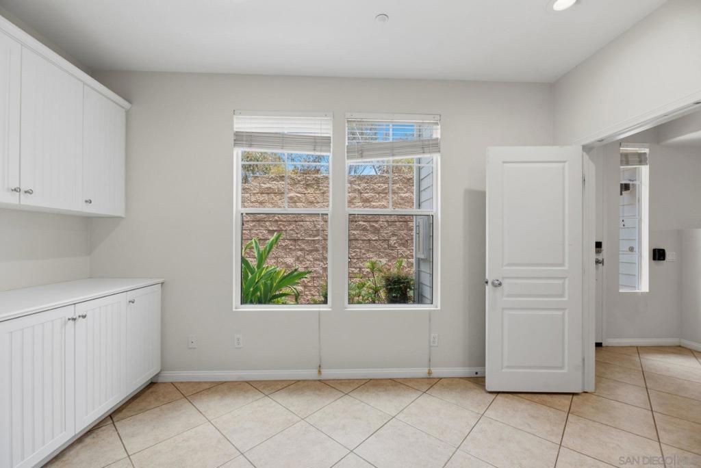 750 Harbor Cliff Way 105 Property Photo 5