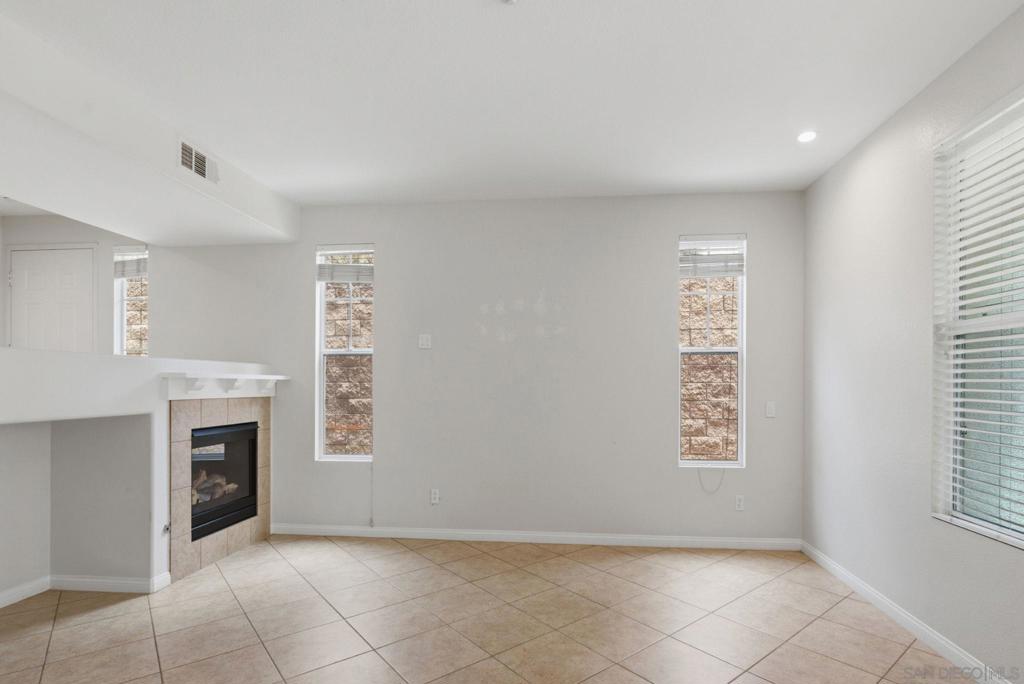 750 Harbor Cliff Way 105 Property Photo 6