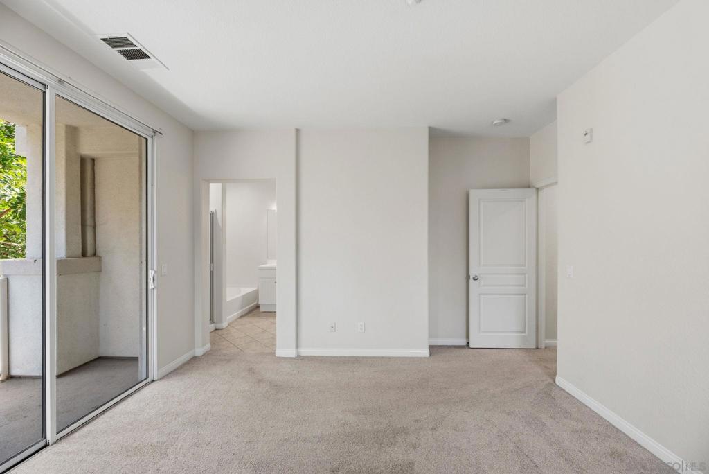 750 Harbor Cliff Way 105 Property Photo 20