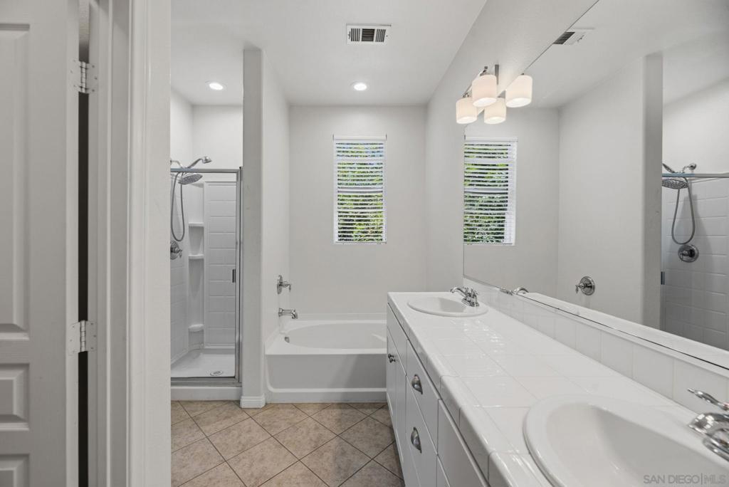 750 Harbor Cliff Way 105 Property Photo 23