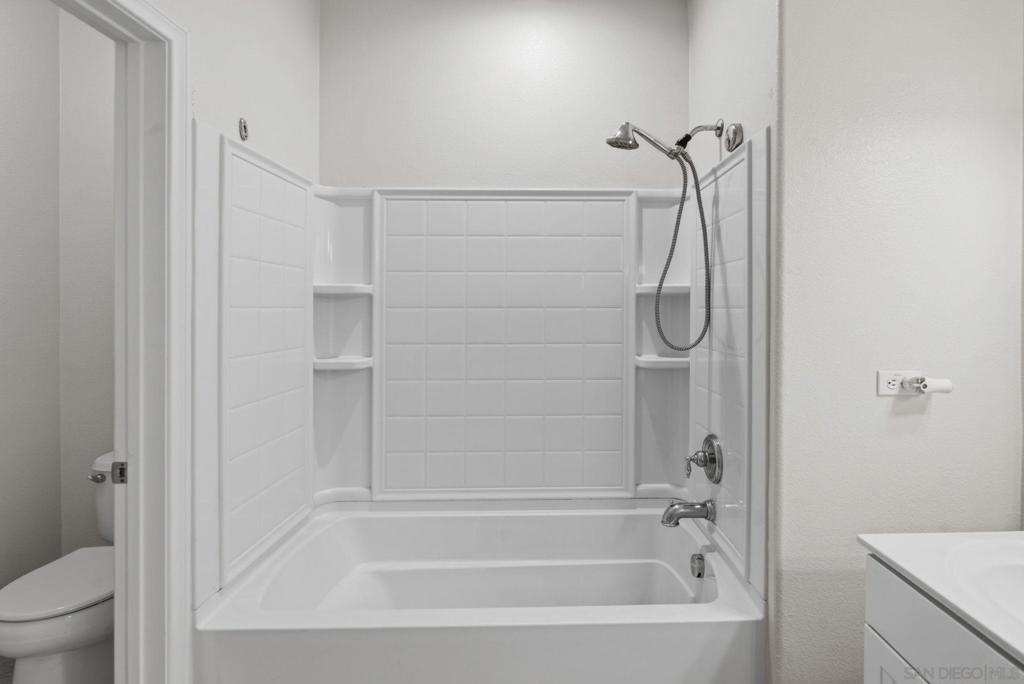 750 Harbor Cliff Way 105 Property Photo 35