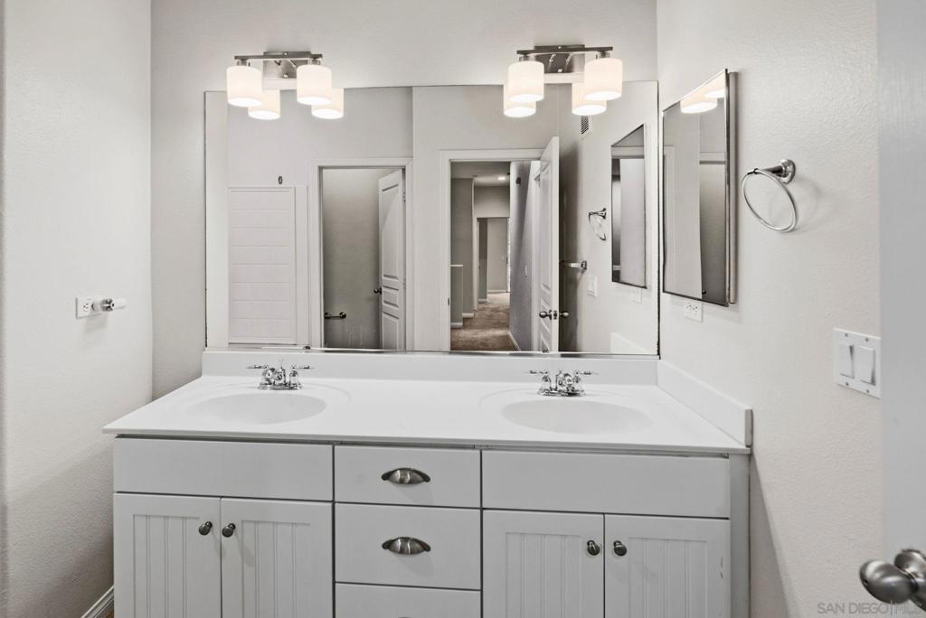 750 Harbor Cliff Way 105 Property Photo 36