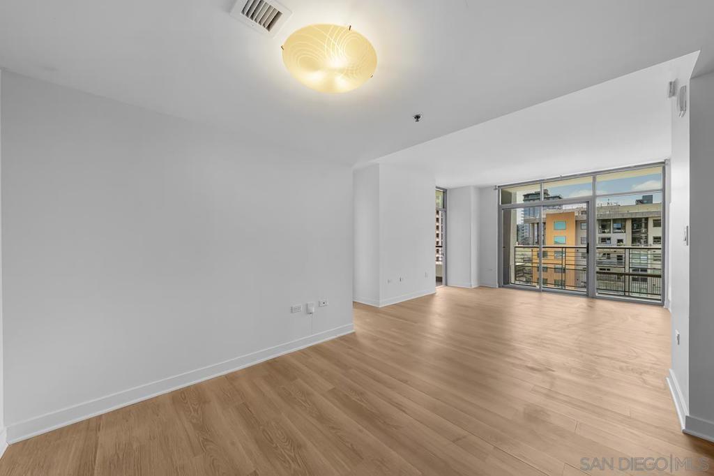 425 W Beech 1358 Property Photo 8
