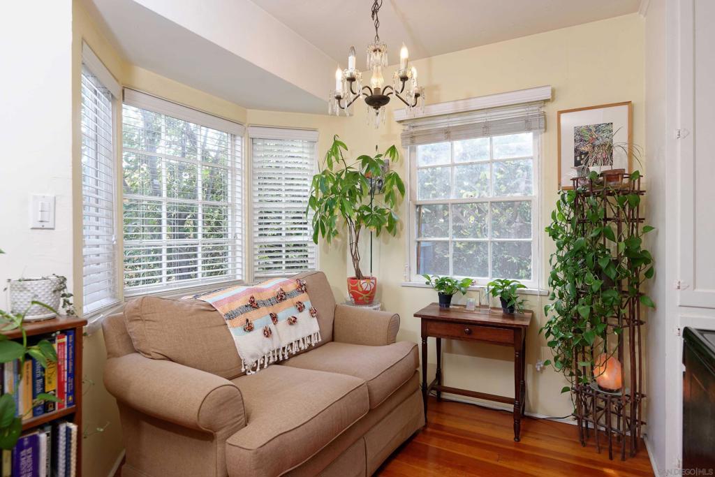 4568 70 Winona Ave Property Photo 5