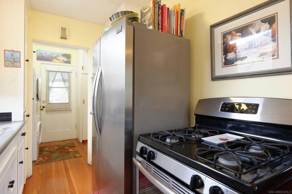 4568 70 Winona Ave Property Photo 7