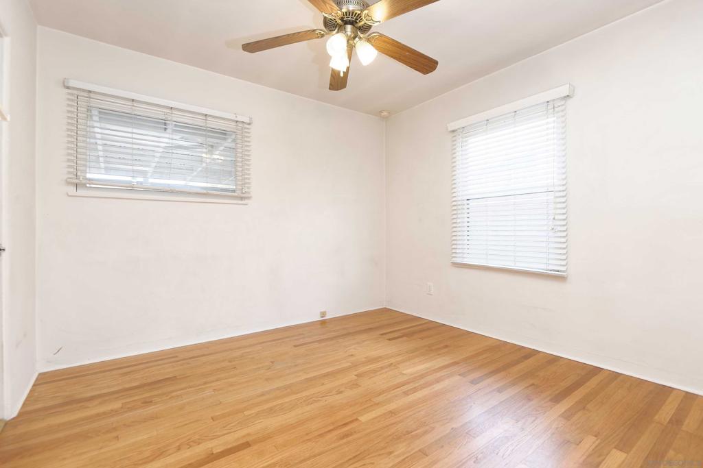 4568 70 Winona Ave Property Photo 19