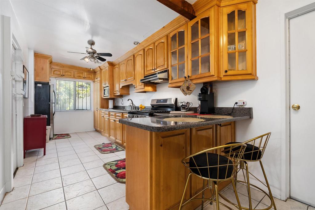 229 E 6th Street Property Photo 5