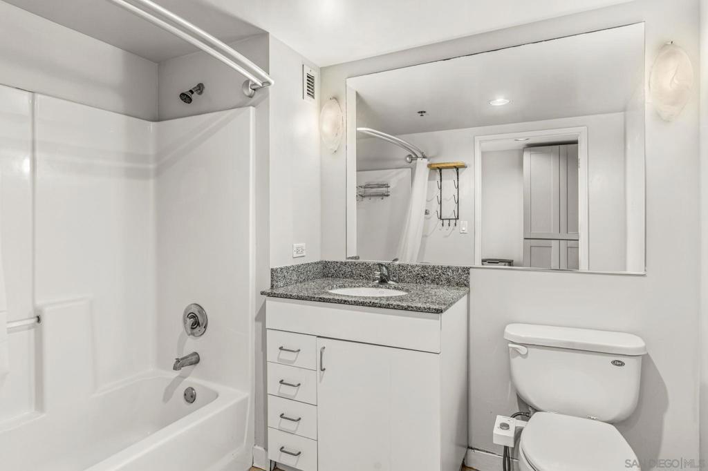 425 W Beech St 805 Property Photo 19