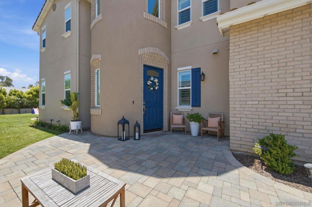 716 Thorntree Ct Property Photo 4