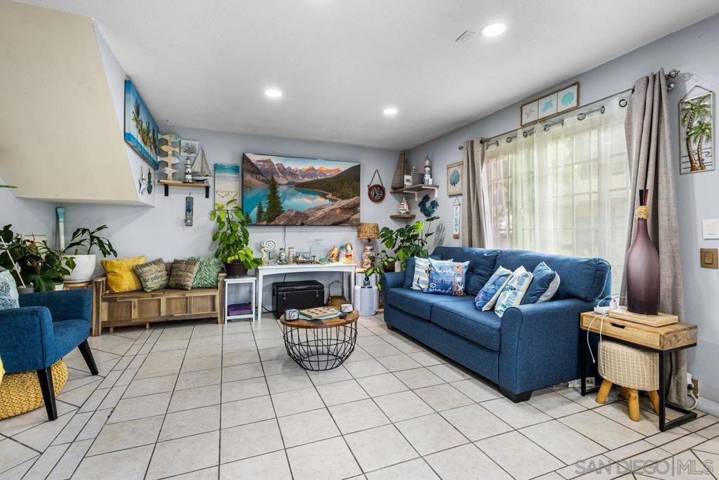238 Regency Ct C Property Photo 2