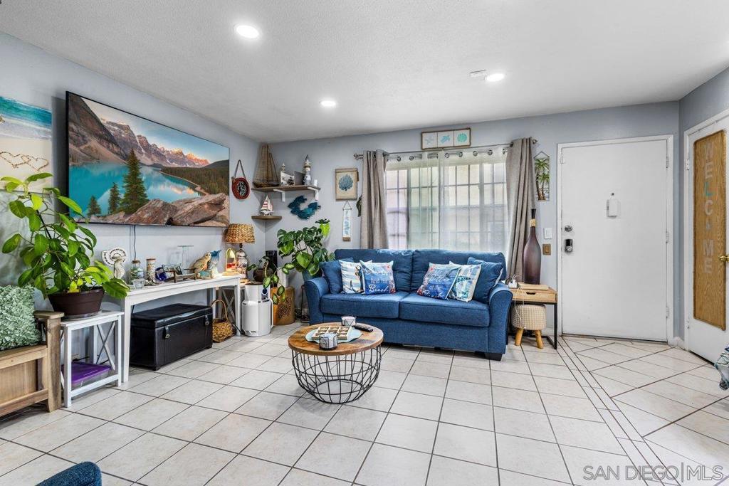 238 Regency Ct C Property Photo 3