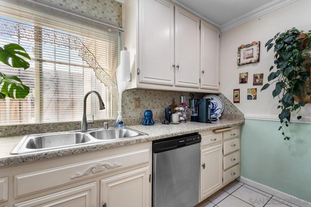 238 Regency Ct C Property Photo 6