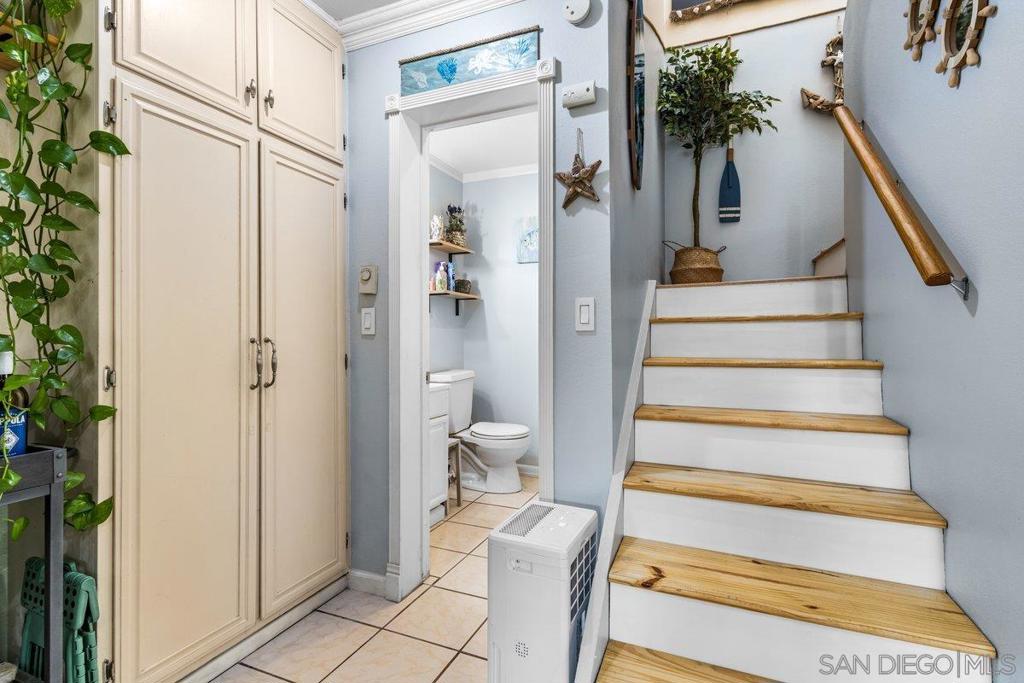 238 Regency Ct C Property Photo 7