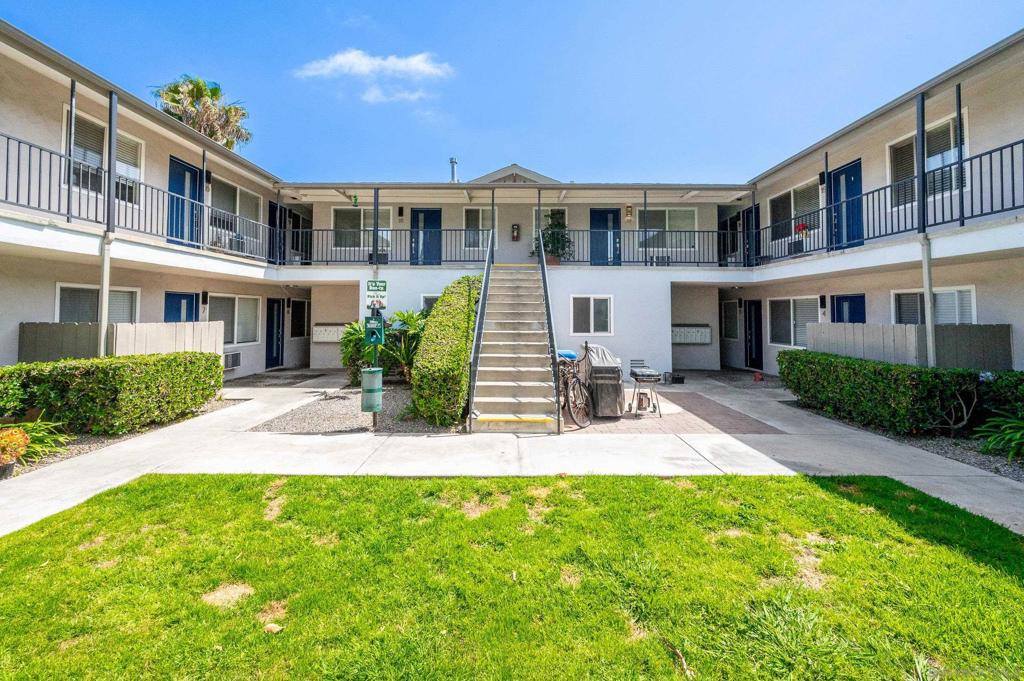 8969 Grossmont Blvd Property Photo 1