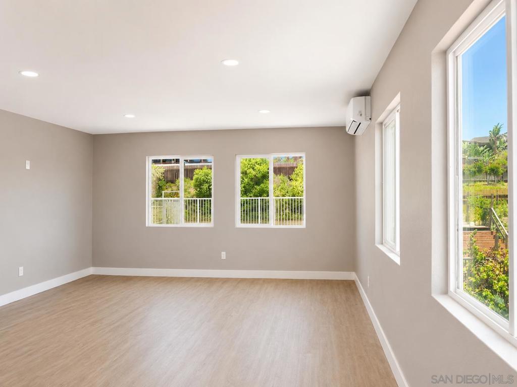 2421 Balboa Vista Dr 2 Property Photo 3