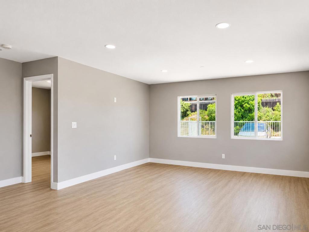 2421 Balboa Vista Dr 2 Property Photo 4