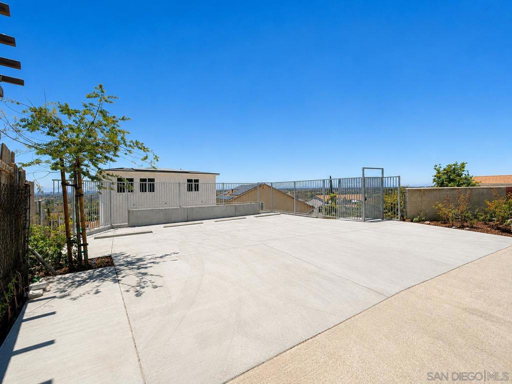2421 Balboa Vista Dr 2 Property Photo 10