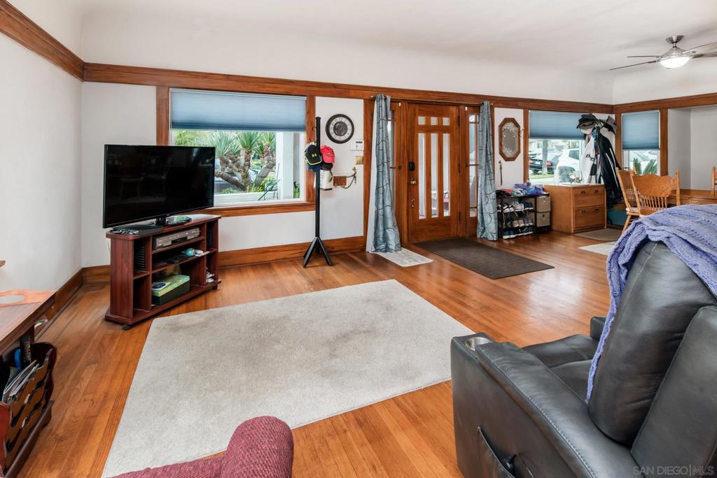 2911 15 Kalmia St Property Photo 8