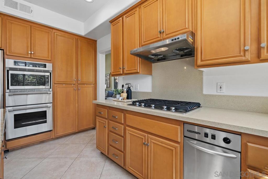 5381 Renaissance Ave Property Photo 14