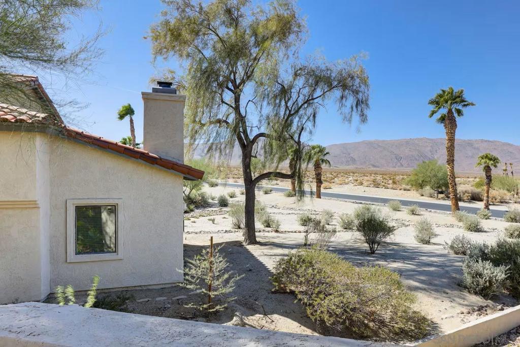 1618 Las Casitas Dr Property Photo 2
