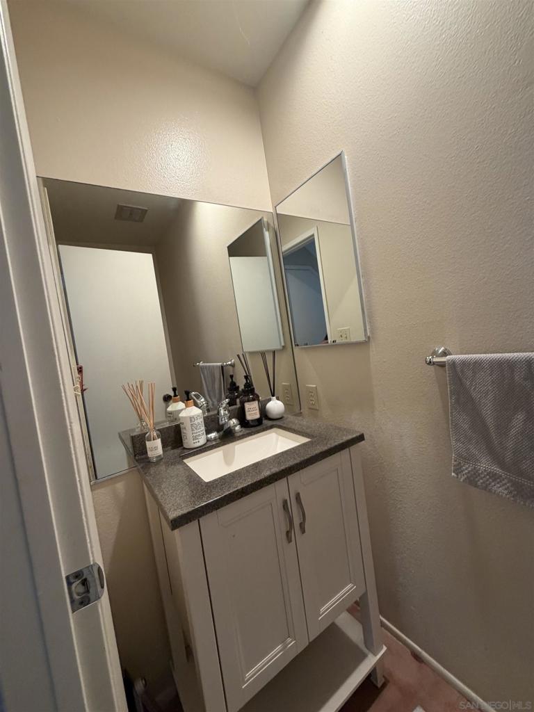 584 86 Lomas Santa Fe Dr Property Photo 7