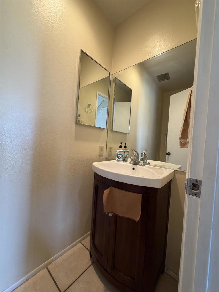 584 86 Lomas Santa Fe Dr Property Photo 19
