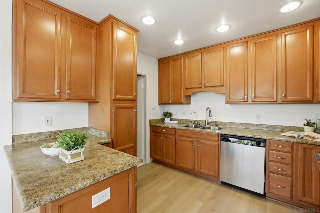 6121 Cumberland St Property Photo 8