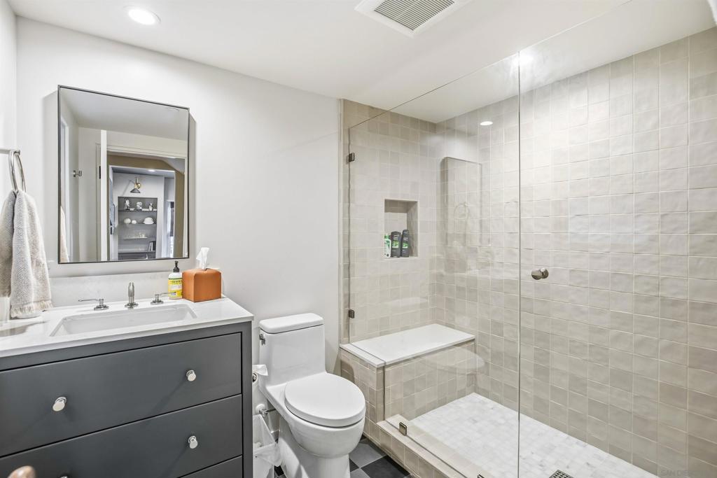 1027 F Ave Property Photo 9