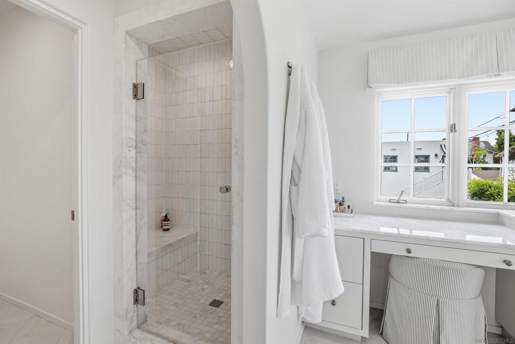 1027 F Ave Property Photo 29