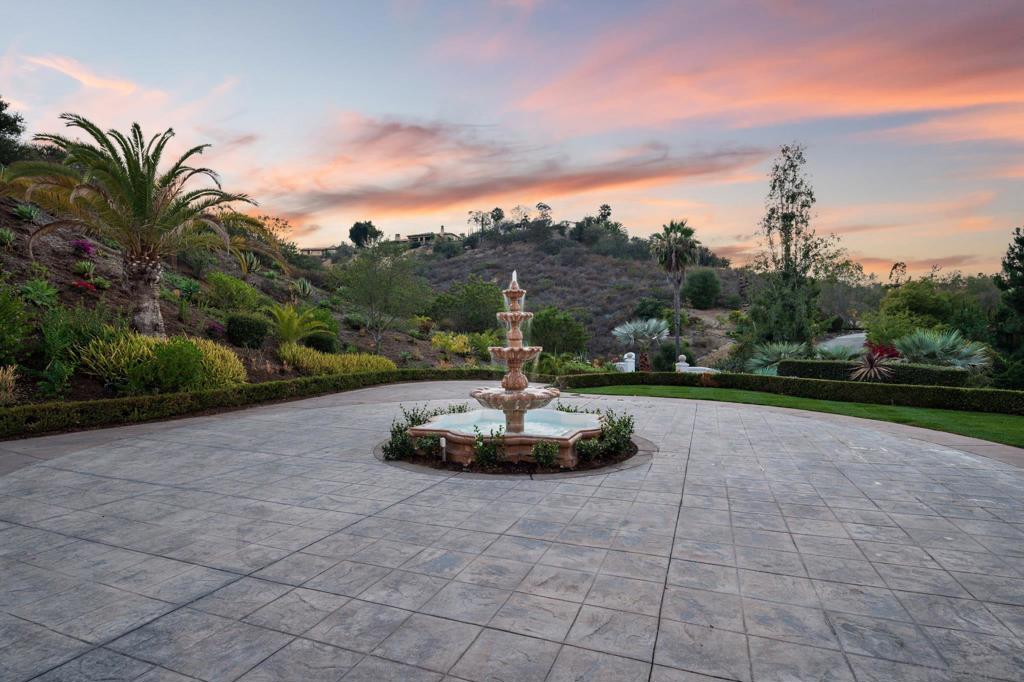 7823 Calle Cima Property Photo 3