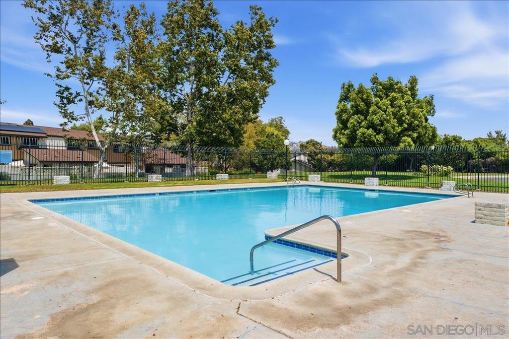 503 Smoketree Glen Property Photo 7