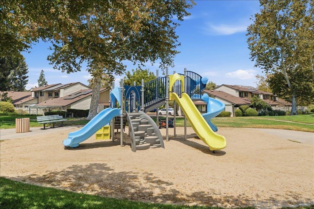 503 Smoketree Glen Property Photo 8