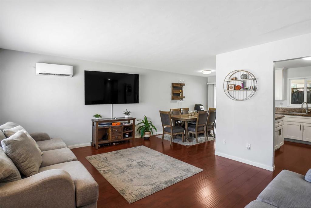 152 E Oxford Street Property Photo 2