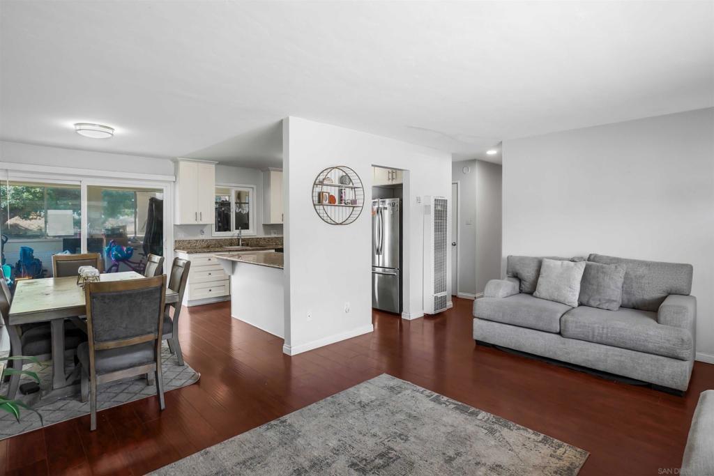 152 E Oxford Street Property Photo 4