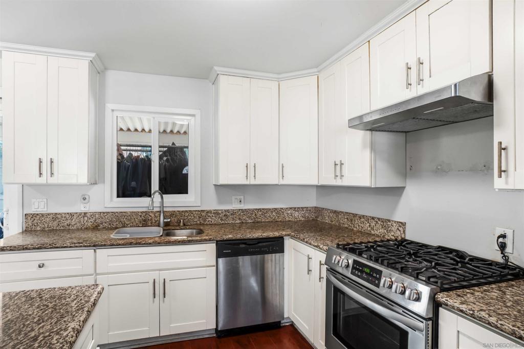 152 E Oxford Street Property Photo 5