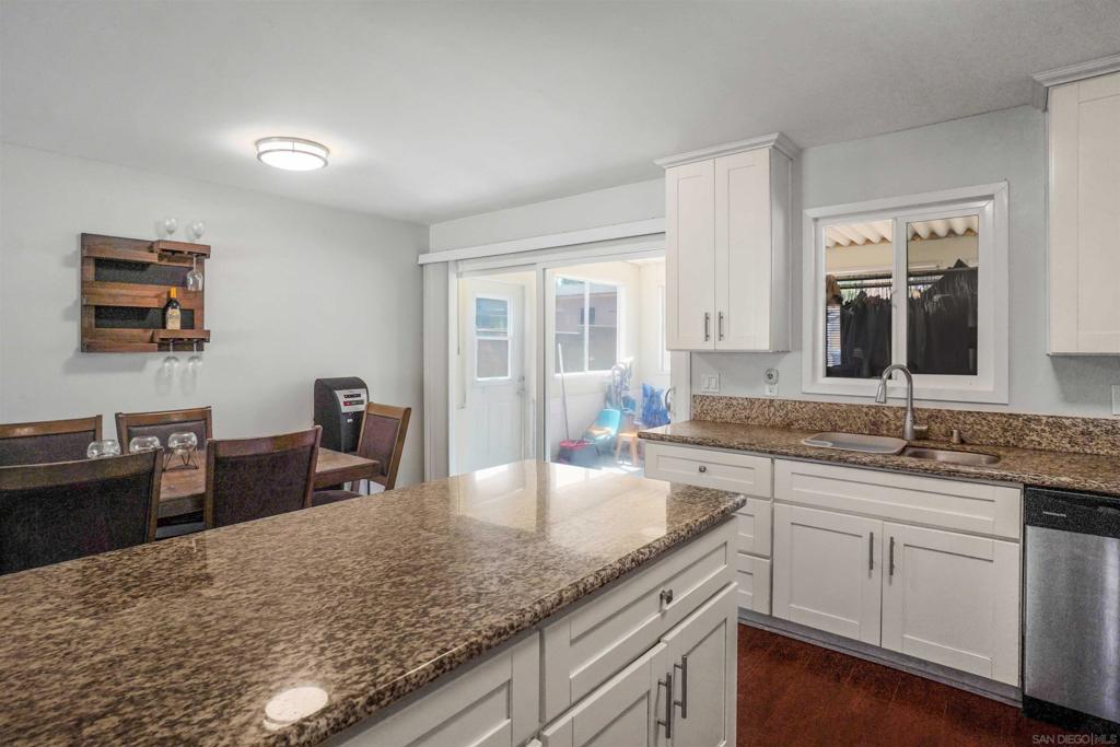 152 E Oxford Street Property Photo 6