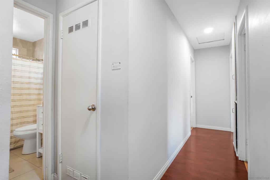 152 E Oxford Street Property Photo 8