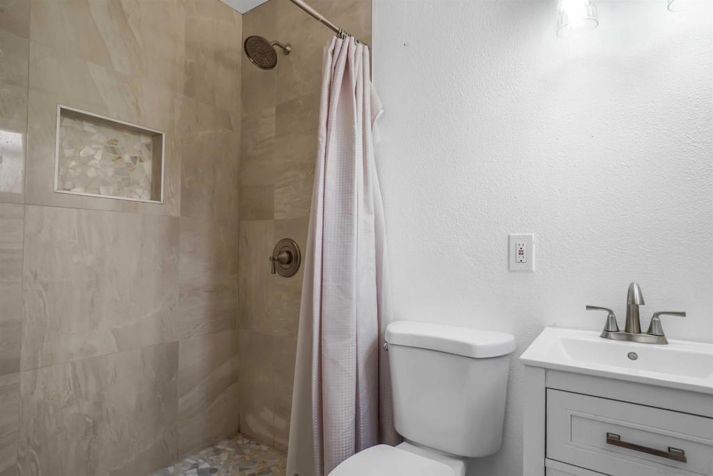 152 E Oxford Street Property Photo 14