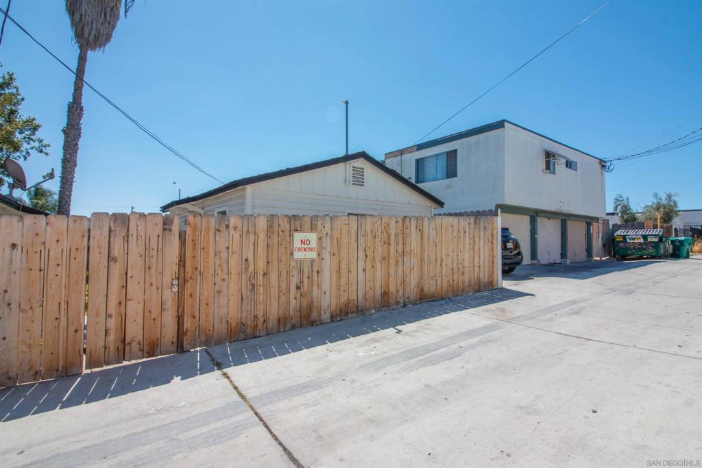 4052 56 Euclid Property Photo 7
