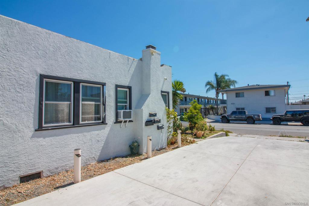 4052 56 Euclid Property Photo 9