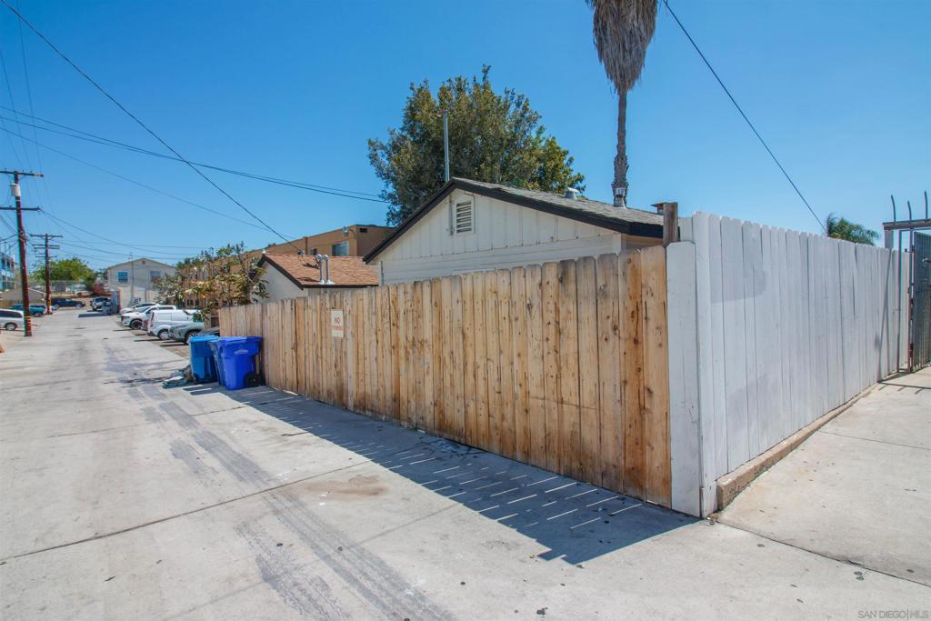 4052 56 Euclid Property Photo 10