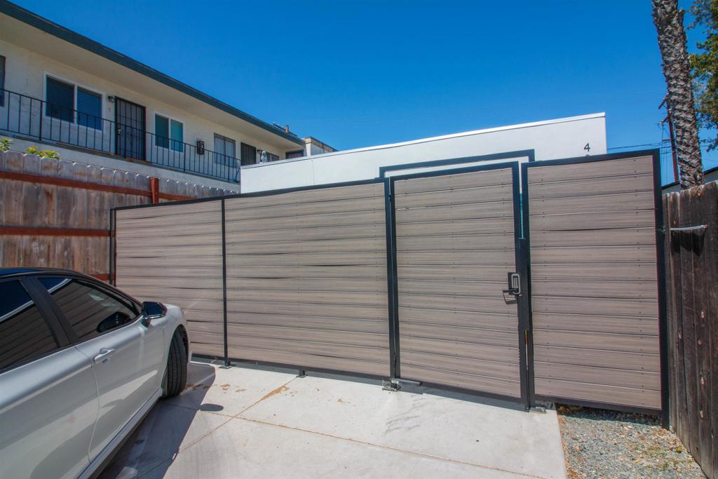 4052 56 Euclid Property Photo 11
