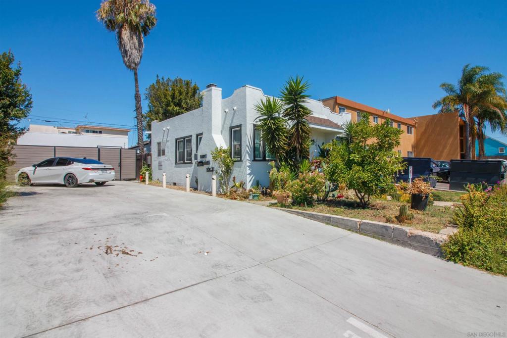 4052 56 Euclid Property Photo 13