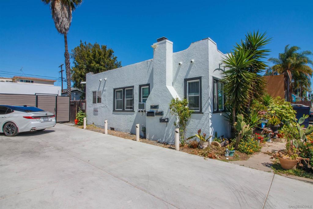 4052 56 Euclid Property Photo 14